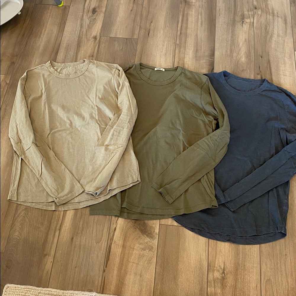 Three buck mason long sleeve t’s. Size medium.
